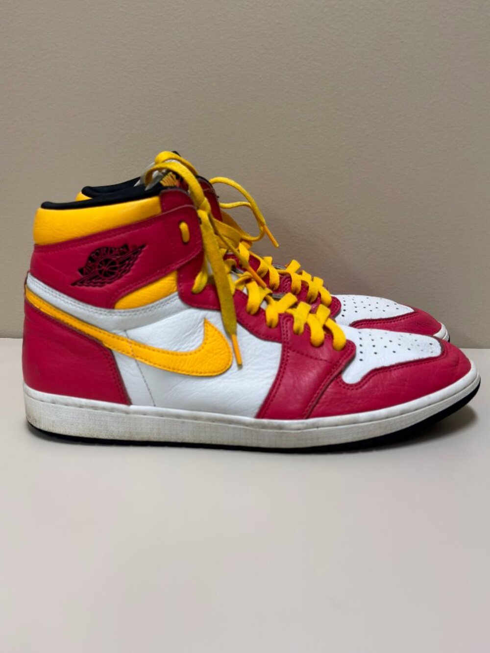 Nike Air Jordan 1 Retro High OG Light Fusion Red 555088-603 Size 13